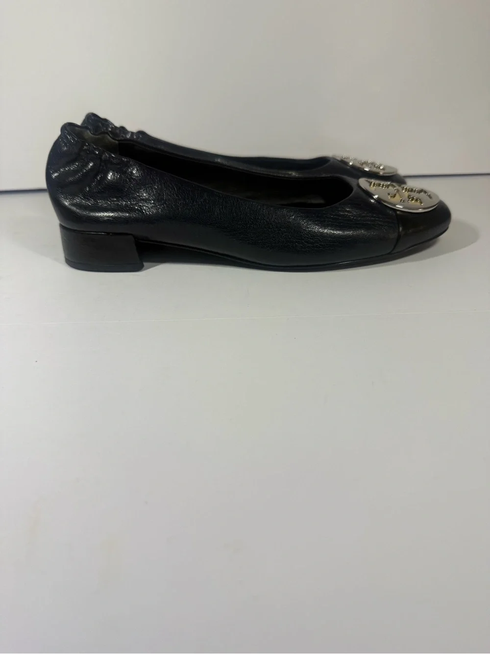 Tory Burch Navy Leather Logo Cap-Toe Ballet Flats with Gold Emblem size 7.5